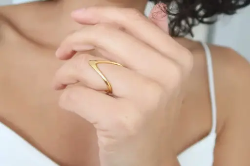 V-SHAPE RING